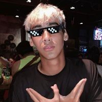 ไมเคิล มัธยมจันทร์